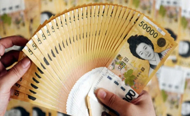 Các mệnh giá tiền giấy Won Hàn Quốc in hình các danh nhân lịch sử nổi tiếng.