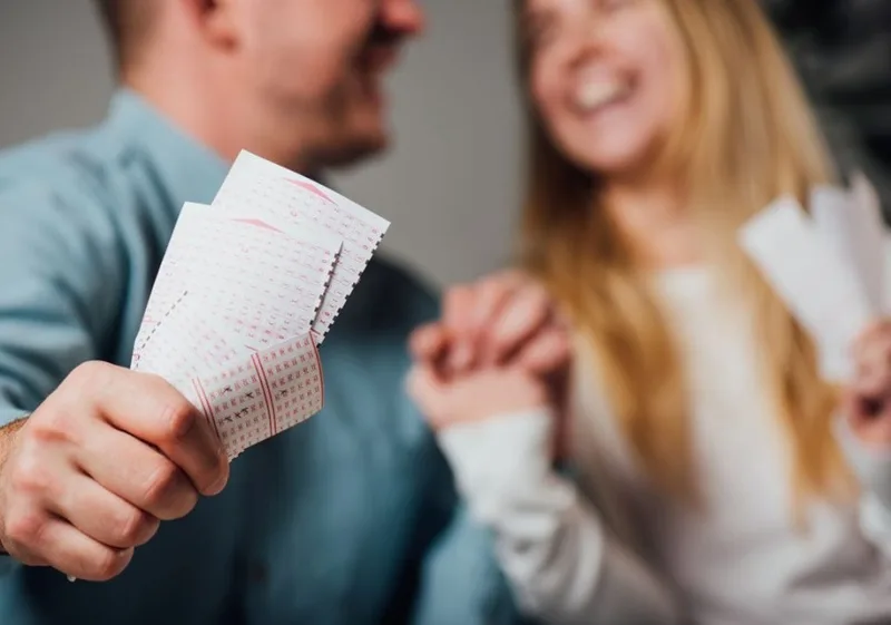Mỗi kịch bản nằm mơ thấy trúng số hay làm mất vé số đều mang một điềm báo tâm lý riêng biệt.
