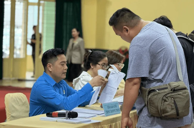 Cách tính mức hưởng trợ cấp thất nghiệp hằng tháng bằng 60% bình quân tiền lương 6 tháng gần nhất.