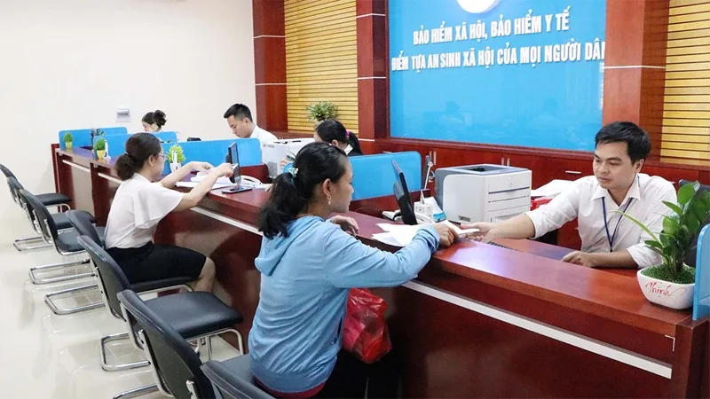 Người lao động nhận trợ cấp thất nghiệp được cấp thẻ BHYT miễn phí và hỗ trợ học nghề.