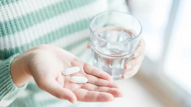 Buổi sáng sau ăn no 1 tiếng là khung giờ vàng để bà bầu uống canxi hấp thu tối đa.