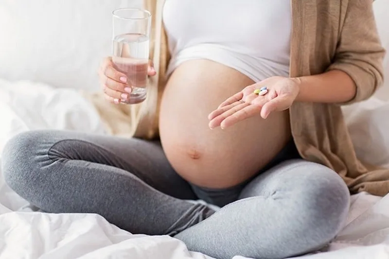 Mẹ bầu nên uống canxi và sắt cách nhau ít nhất 2 tiếng để không cản trở hấp thu.