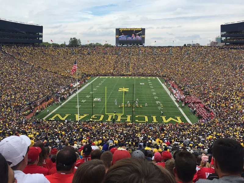 Sân vận động Michigan Stadium với biệt danh "The Big House" nổi tiếng tại Mỹ.