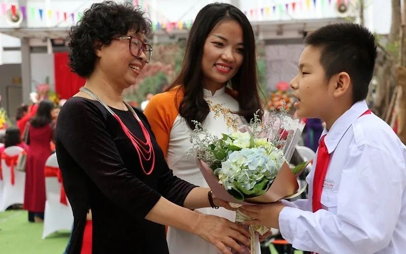 Xu hướng chọn quà tặng cô giáo hiện đại hướng tới tính ứng dụng và sự tinh tế.