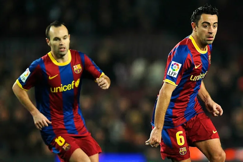 Cặp bài trùng Xavi – Iniesta, biểu tượng sống cho bộ não thiên tài của tiki taka.