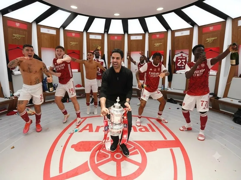 Lịch sử, huyền thoại, màu áo đỏ trắng và những trận derby giàu cảm xúc giúp câu lạc bộ bóng đá Arsenal sở hữu lượng fan đông đảo.